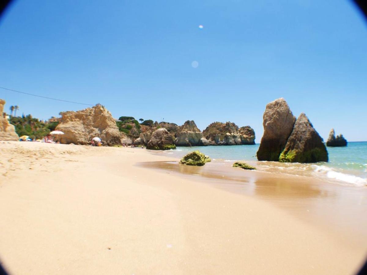 3 Bedrooms At 700 M Away From The Beach With View Terrace And Wifi Apartamento Albufeira