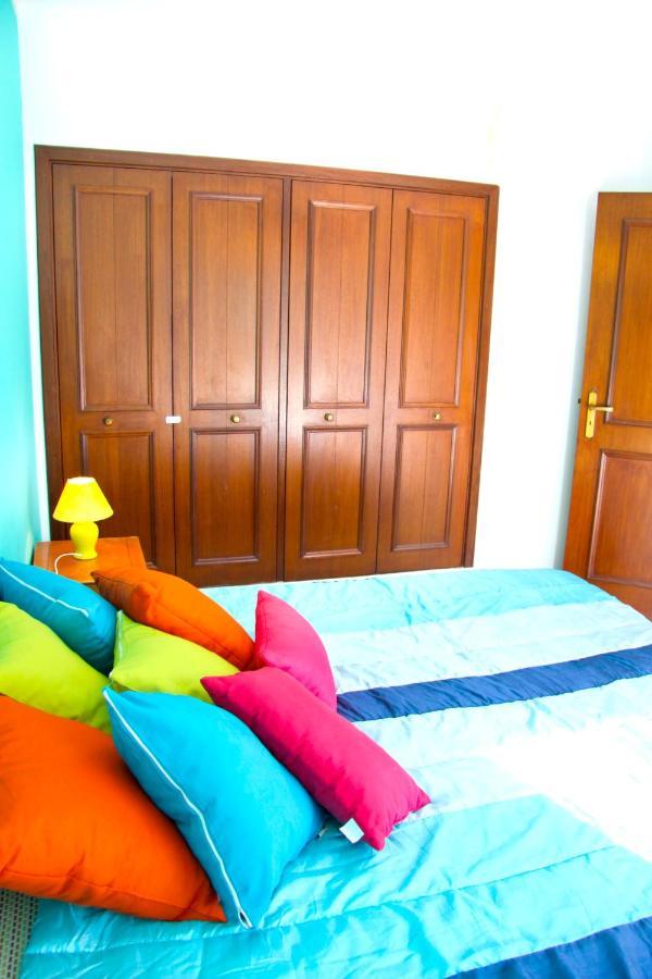3 Bedrooms At 700 M Away From The Beach With View Terrace And Wifi Apartamento